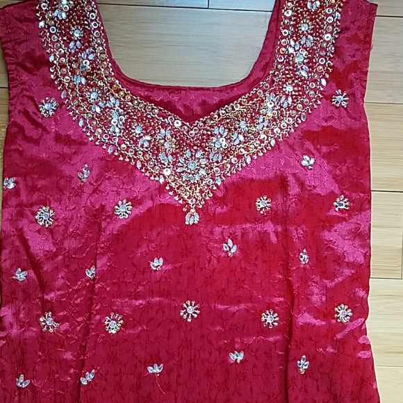 Red Indian wear - Picture 2 of 8